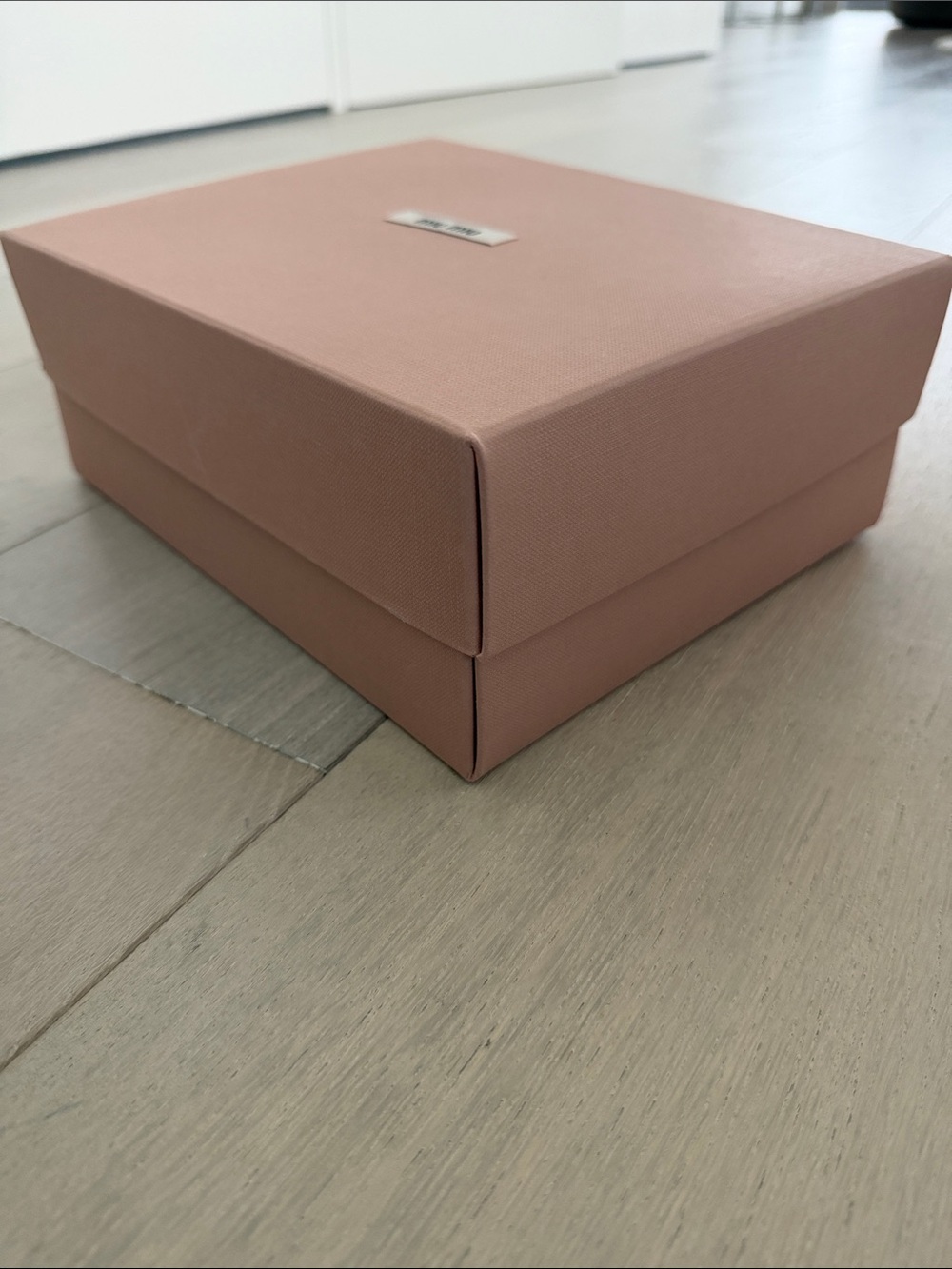 Miu Miu Blush Pink Presentation Box
EMPTY BOX ONLY — no product included - Picture 2 of 4
